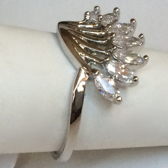 Art Deco Cocktail Ring Size 9 Vintage Cubic Zirconia Silver Rhodium Plated Crown - Picture 7 of 11